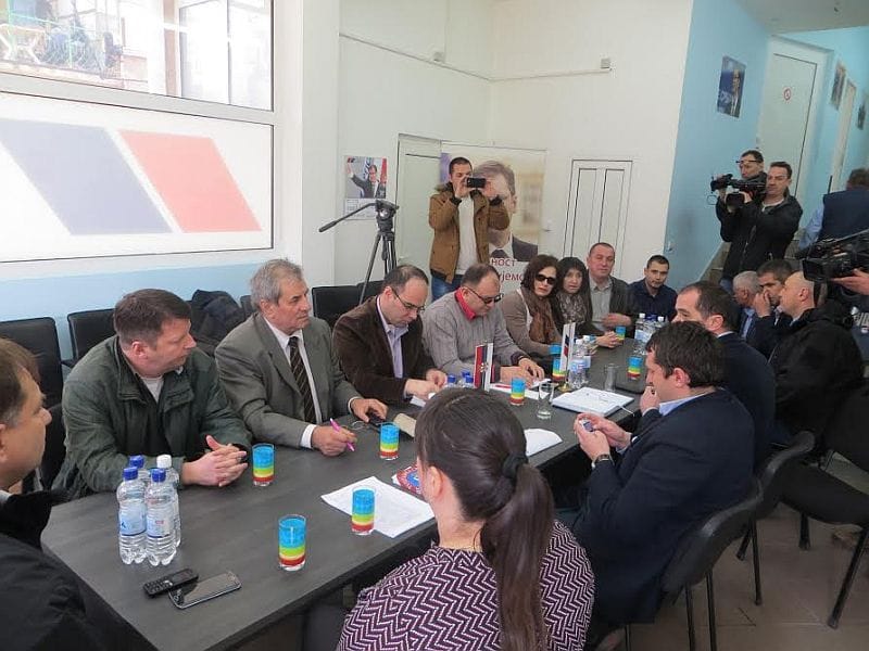 sastanak sps i sns vranje foto i m