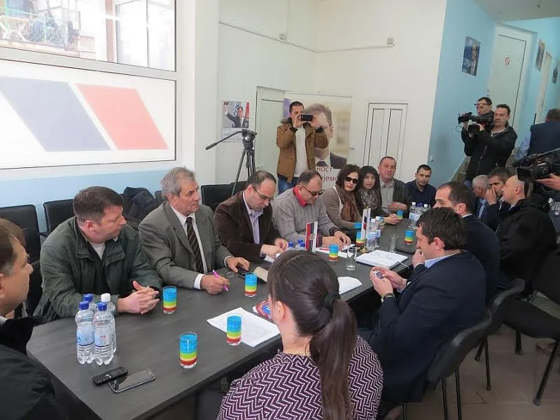 sastanak sps i sns vranje foto i m