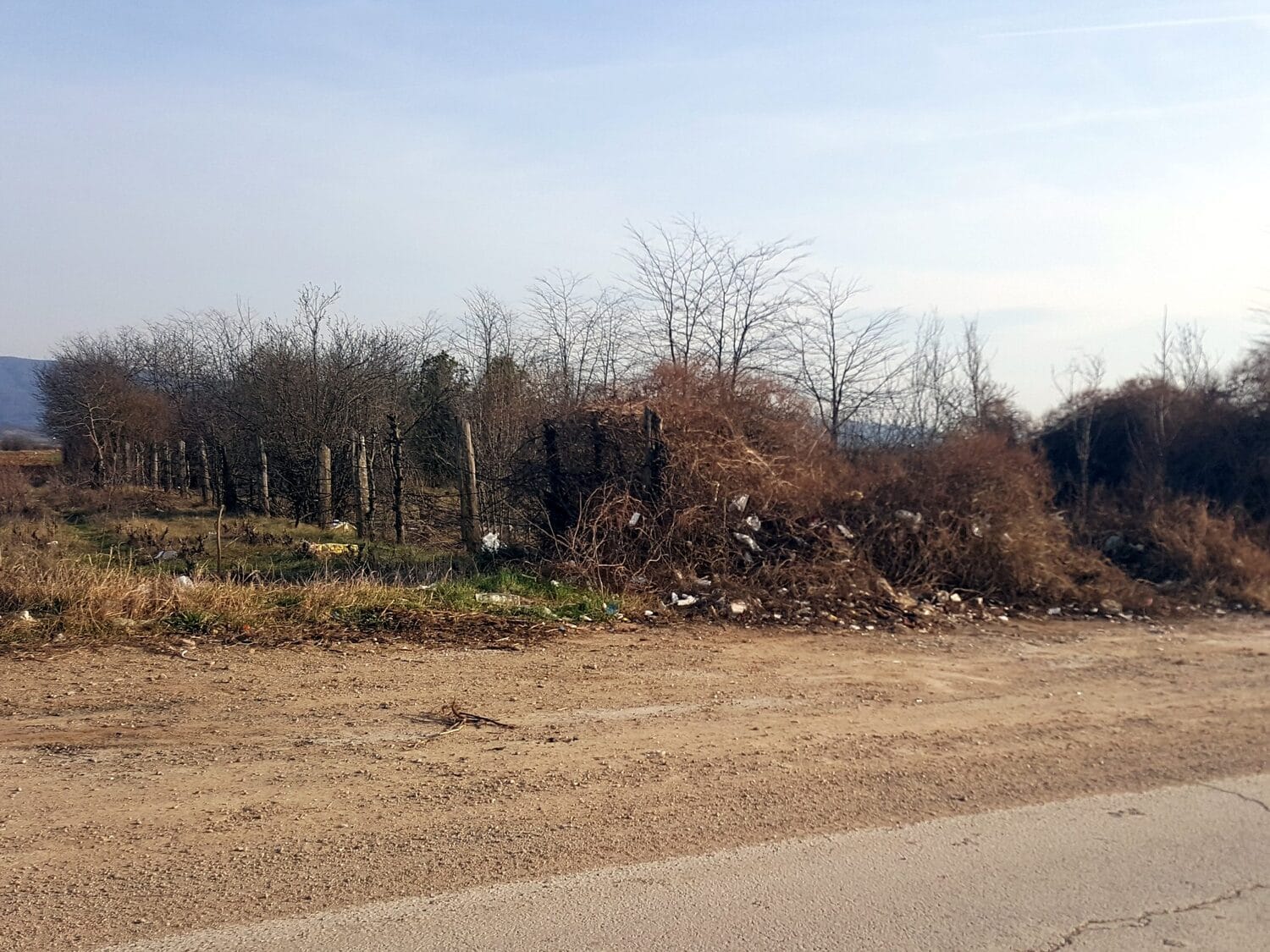 Divlja deponija kod Donjeg Međurova uklonjena nakon pisanja Južnih vesti 1 divlja deponija medjurovo foto citalac scaled