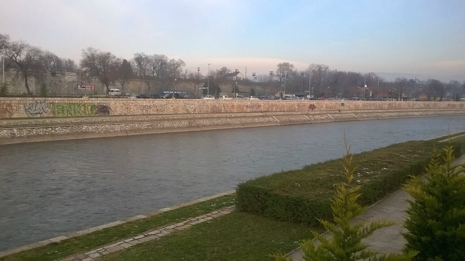 Pustos-na-keju-niskih-emocija