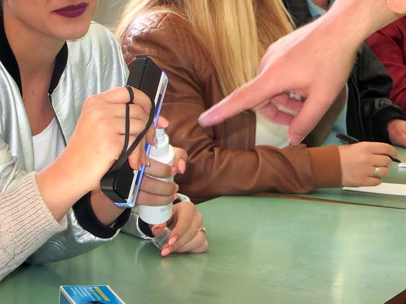 Kasnilo otvaranje biračkog mesta u Velikom Trnovcu 6 izbori foto i m