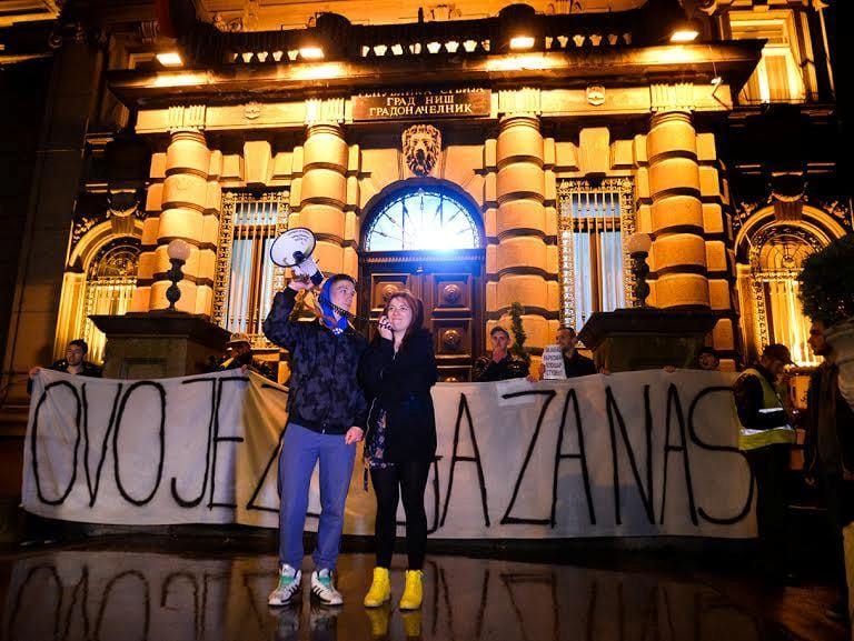 800x600 protest naslovna