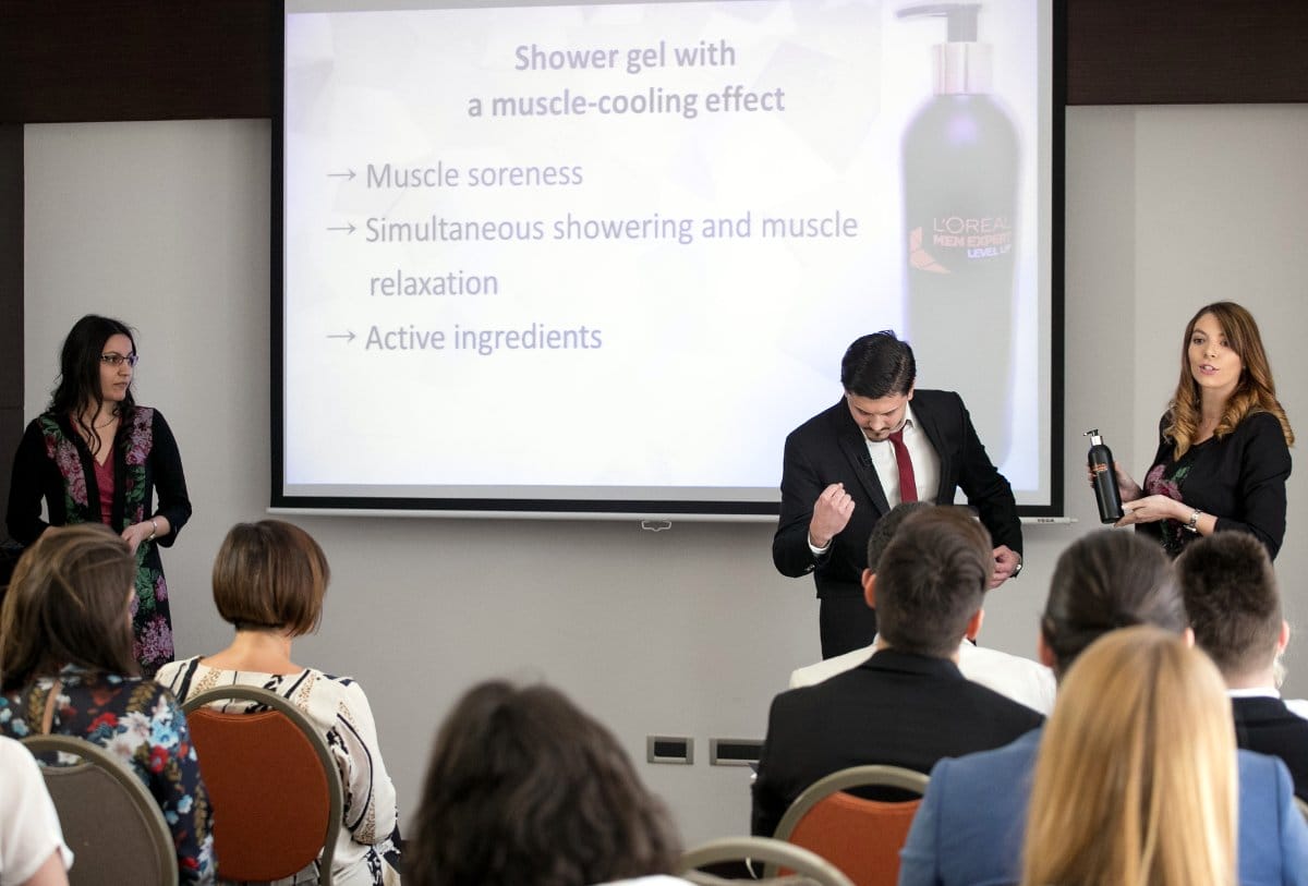 Prezentacija niskih studenata foto PR Loreal