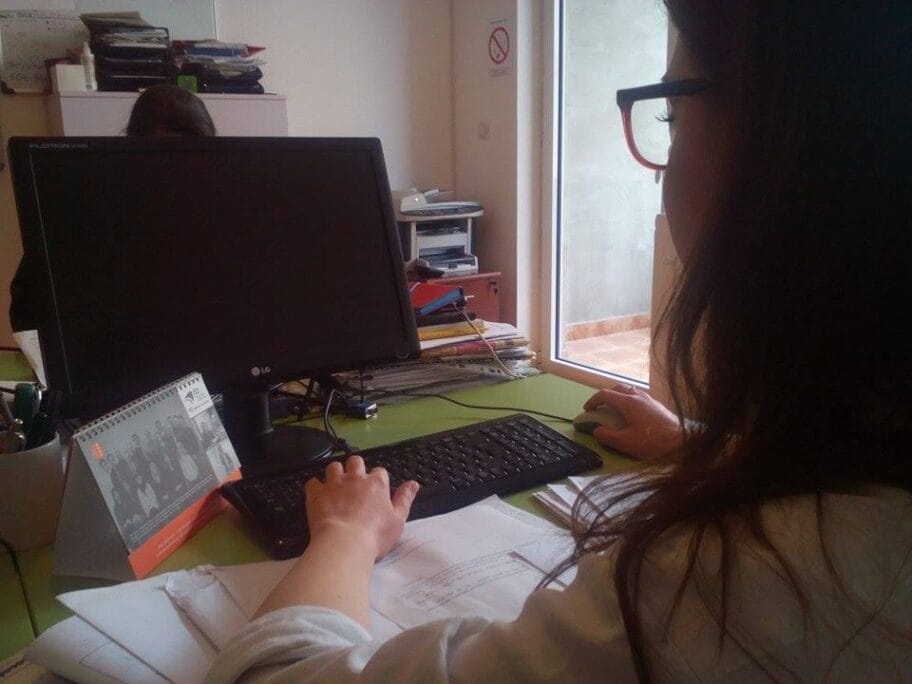 Sluzbenica Ilustracija JV V M