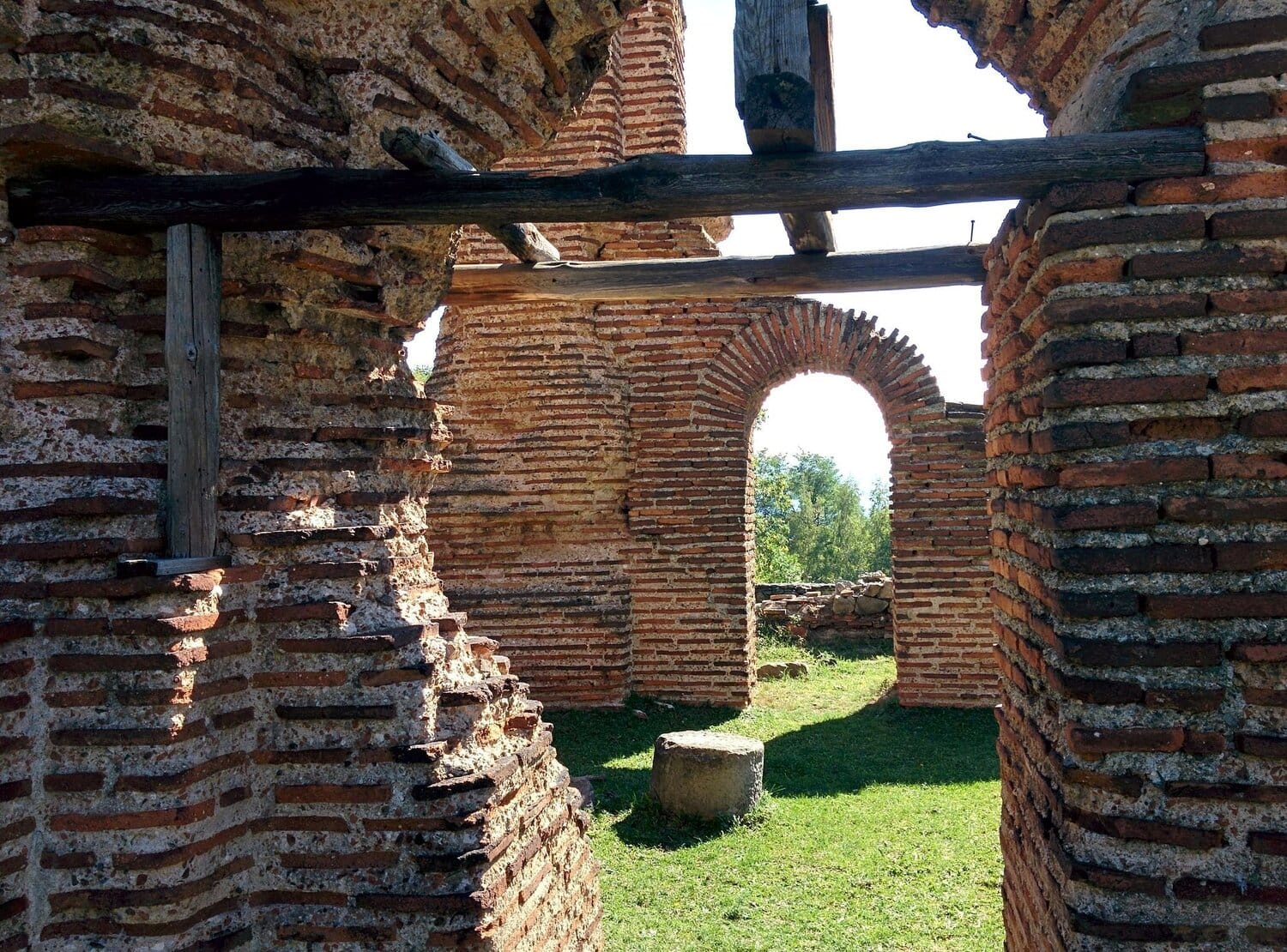 Helenska bazilika u Pirdopu foto Wikimedia Kamen Handziev