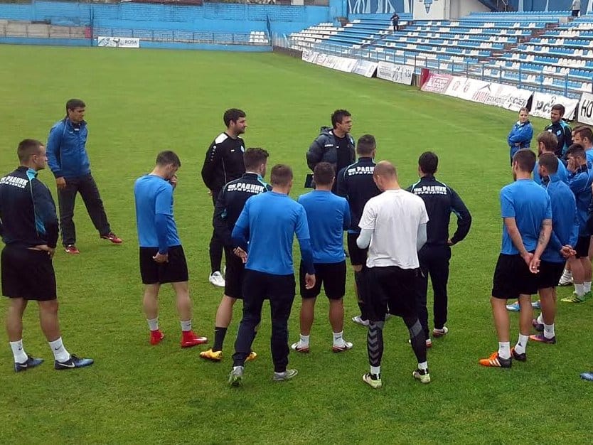 Radnik rasterećeno putuje u Bačku Palanku 15 Radnik pred Backu foto Dejan Mircev
