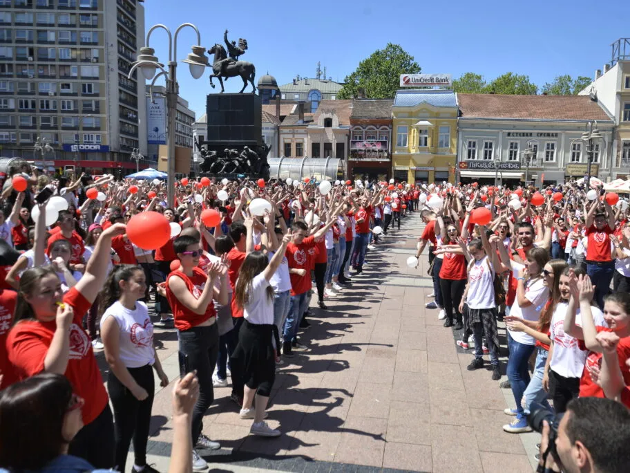 Defile i ples maturanata u Nišu - obustavlja se saobraćaj u centru 15 Maturanti V K