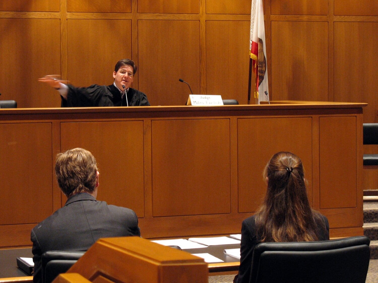 Tribina za pravnike foto Wikimedia commons