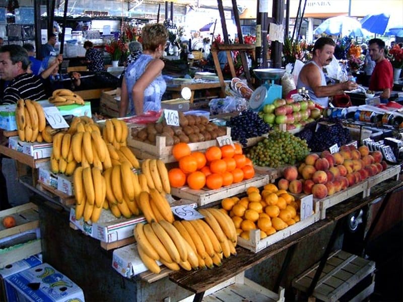 Voce na pijaci foto JKP Trznica