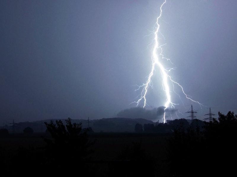 grom foto pexeks flash of lightening black