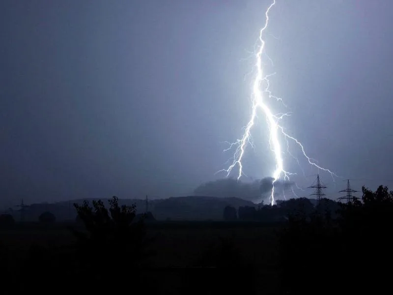 grom foto pexeks flash of lightening black