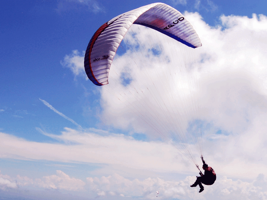 Paraglajder ilustracija Flo