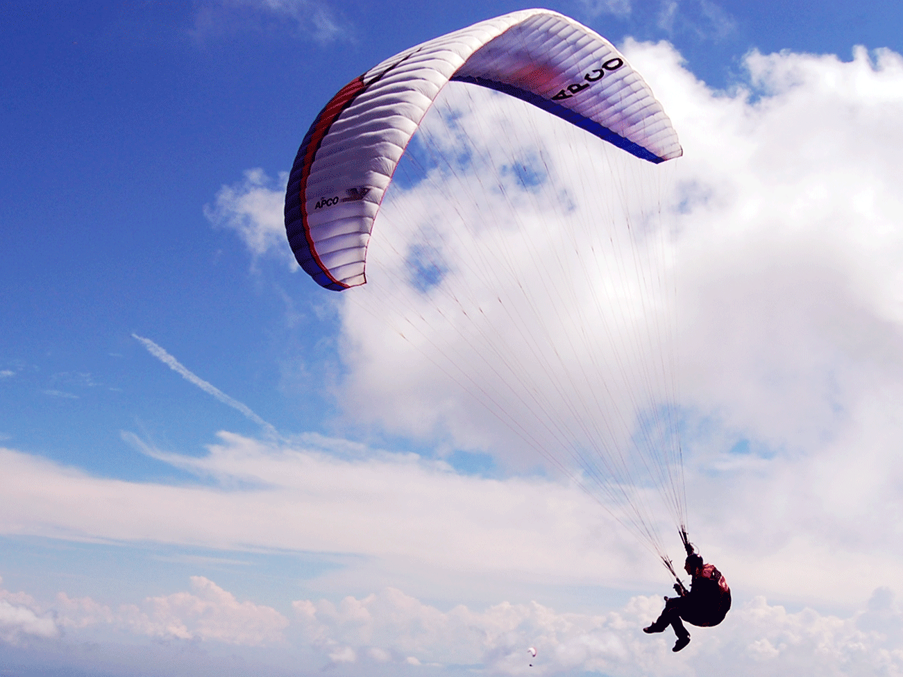 Paraglajder ilustracija Flo