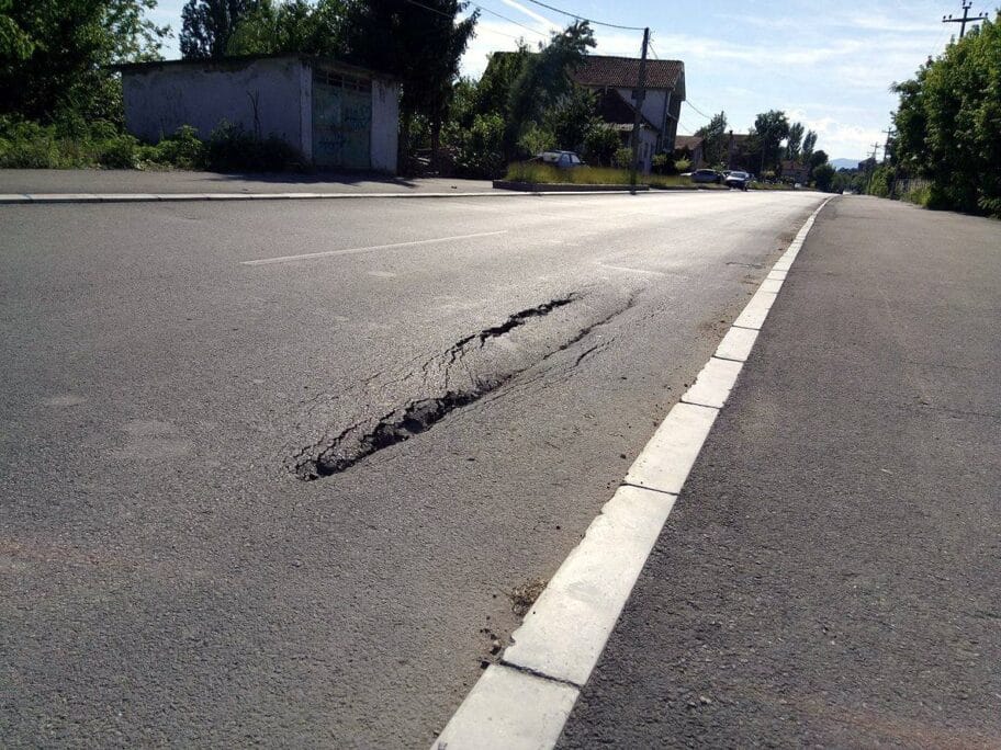 Propao asfalt u Sarajevskoj foto JV A Stankov