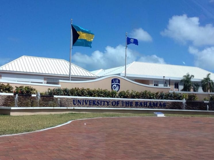 Univerzitet na Bahamima ulaz