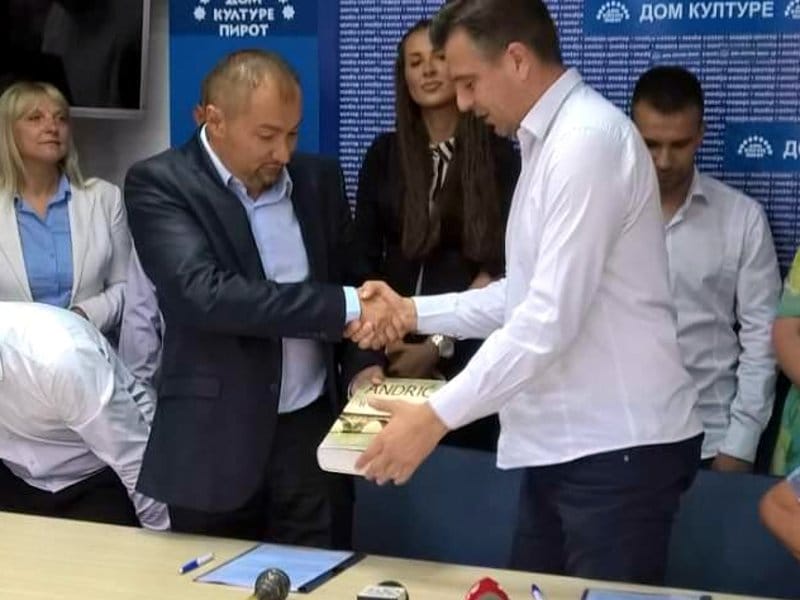 koalicija-SNS-i-Vasic2-foto-FB-strana-SNS-Pirot