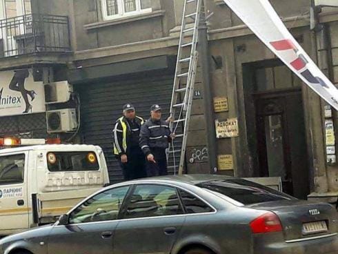 Parking servis postavlja transparente foto M M