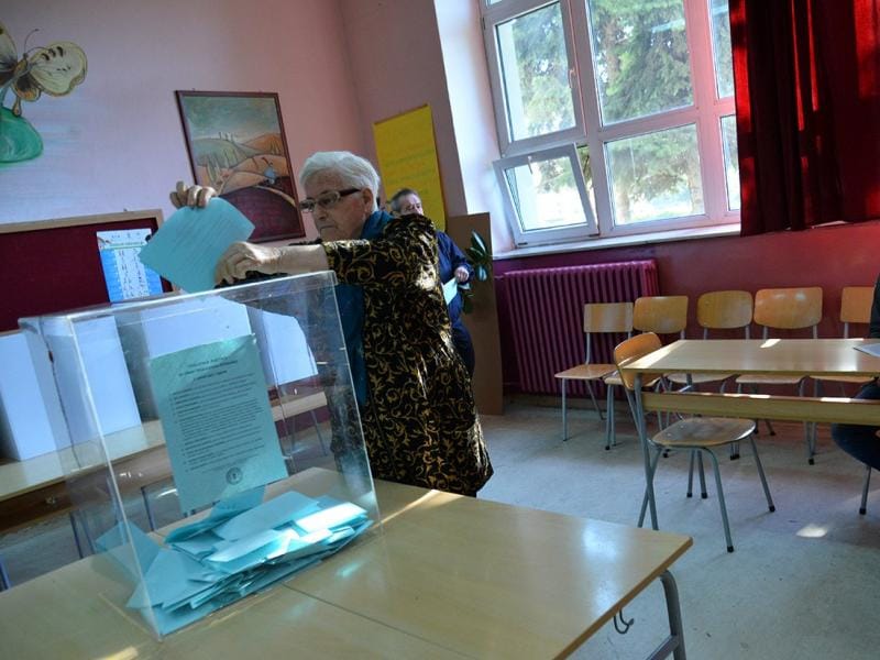 Glasanje baba foto Vanja Keser