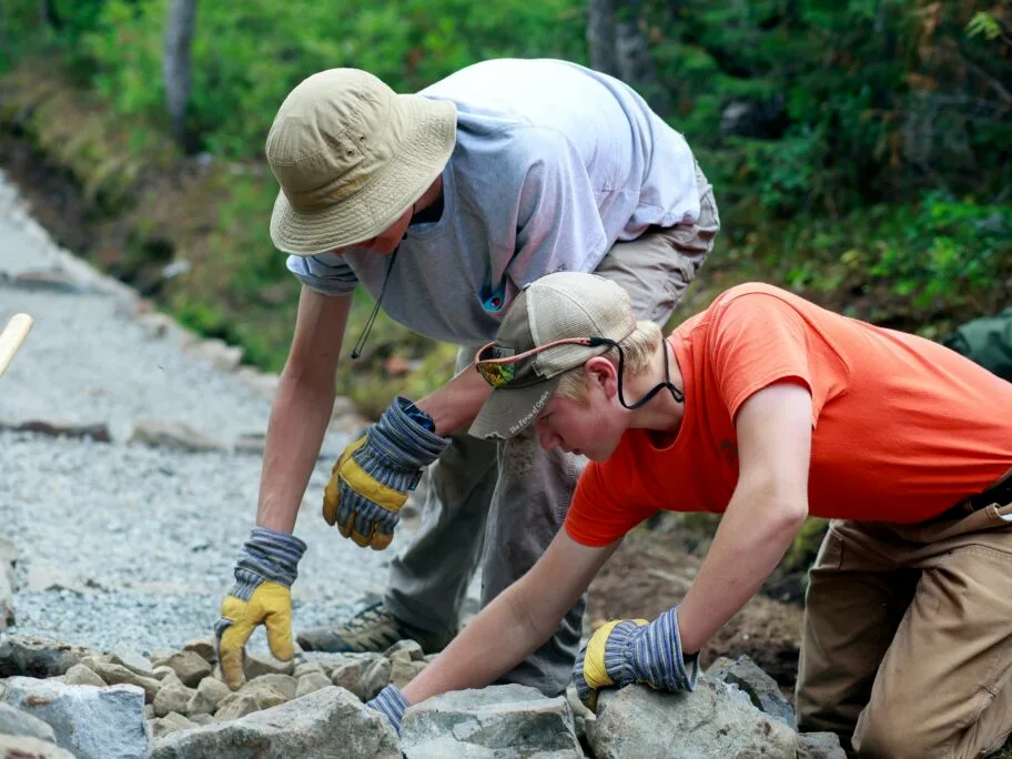 Otvoren 8. konkurs za omladinske projekte na jugu Srbije 14 Mladi aktivizam ilustracija flickr Mount Rainier National Park