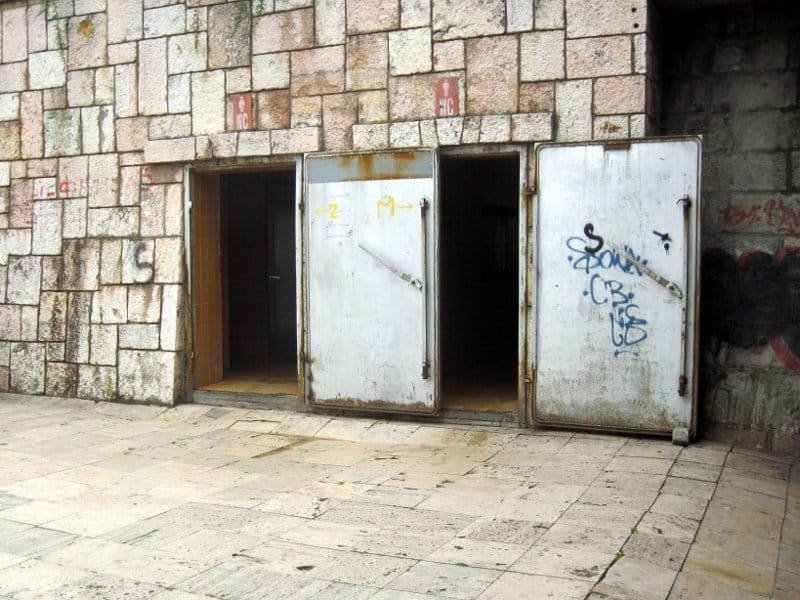 javni toalet kej Arhiva