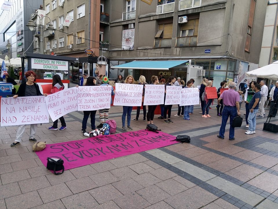 Nišlijke ustale protiv nasilja, pojedini muškarci negodovali zbog protesta 1 Protest zena M Z
