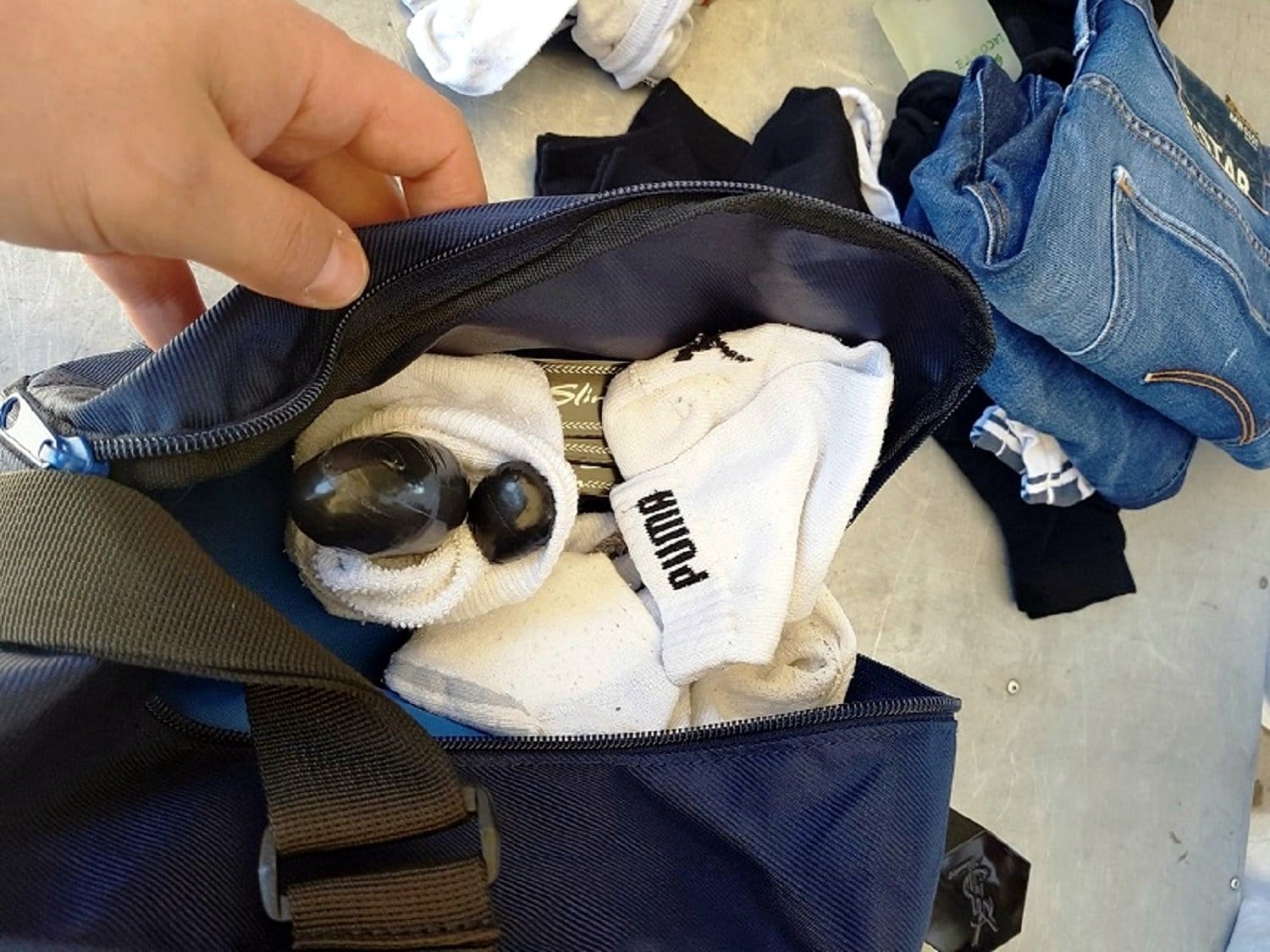 Droga sakrivena u carapi foto Uprava carine