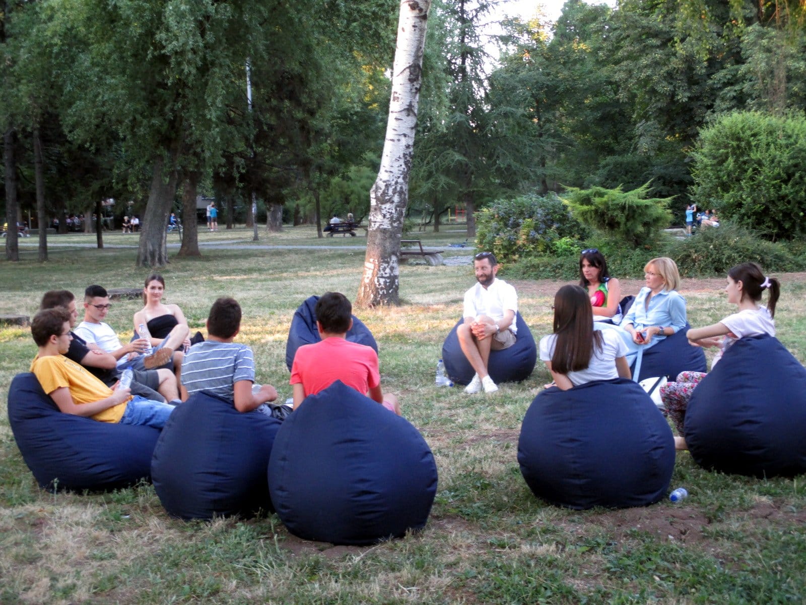 askanje na travi foto Opstina Medijana