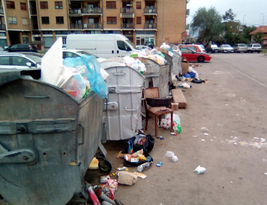 U Vlasotincu redovnije odvoženje smeća kad se poprave kamioni 19 Knjazevacka djubre2 foto citalac