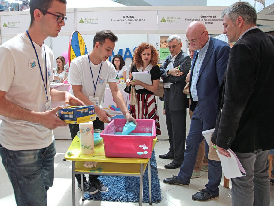 "Preduzetnici se ne rađaju, već stvaraju" 8 ucenicka kompanija s mass fotoDostignucamladihuSrbiji