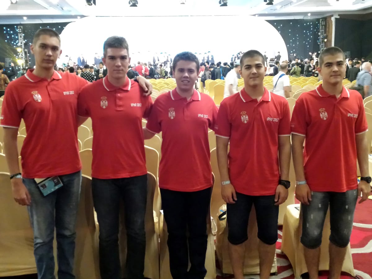 Tim Srbije iz fizike u Indonezij foto dfsi