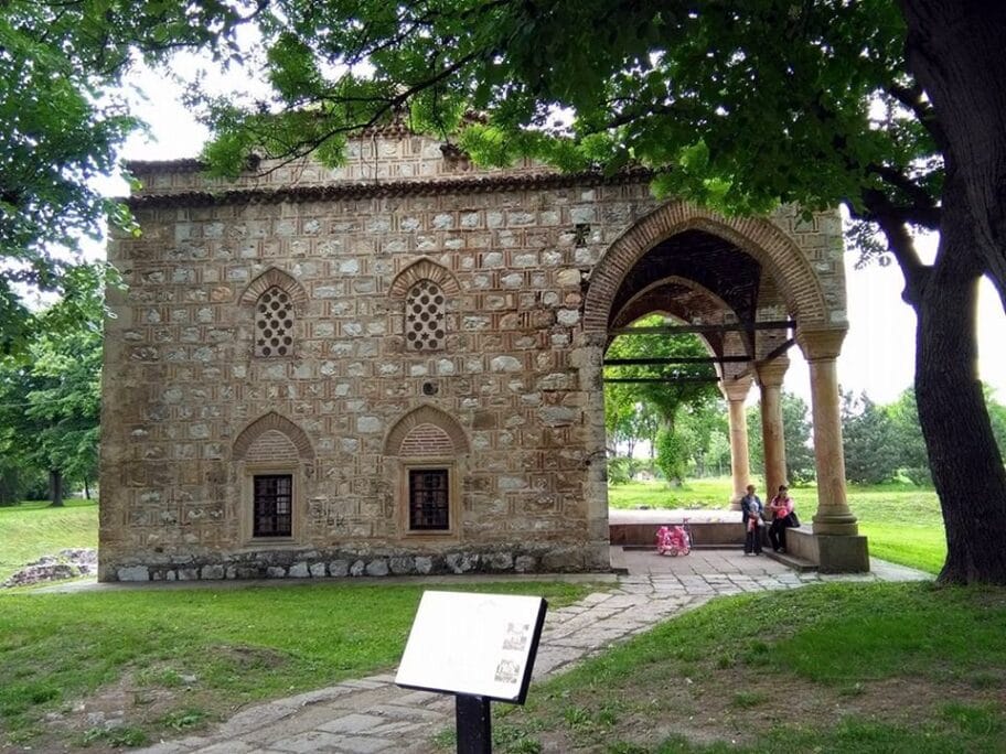 Mlada beogradska umetnica izlaže grafike u Nišu 7 Salon 77 foto JV