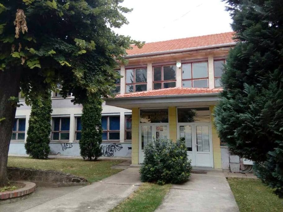 Aleksinačka škola “Vožd Karađorđe” za 4 meseca dobija novi izgled 15 OS Vozd Karadjordje Aleksinac foto N S