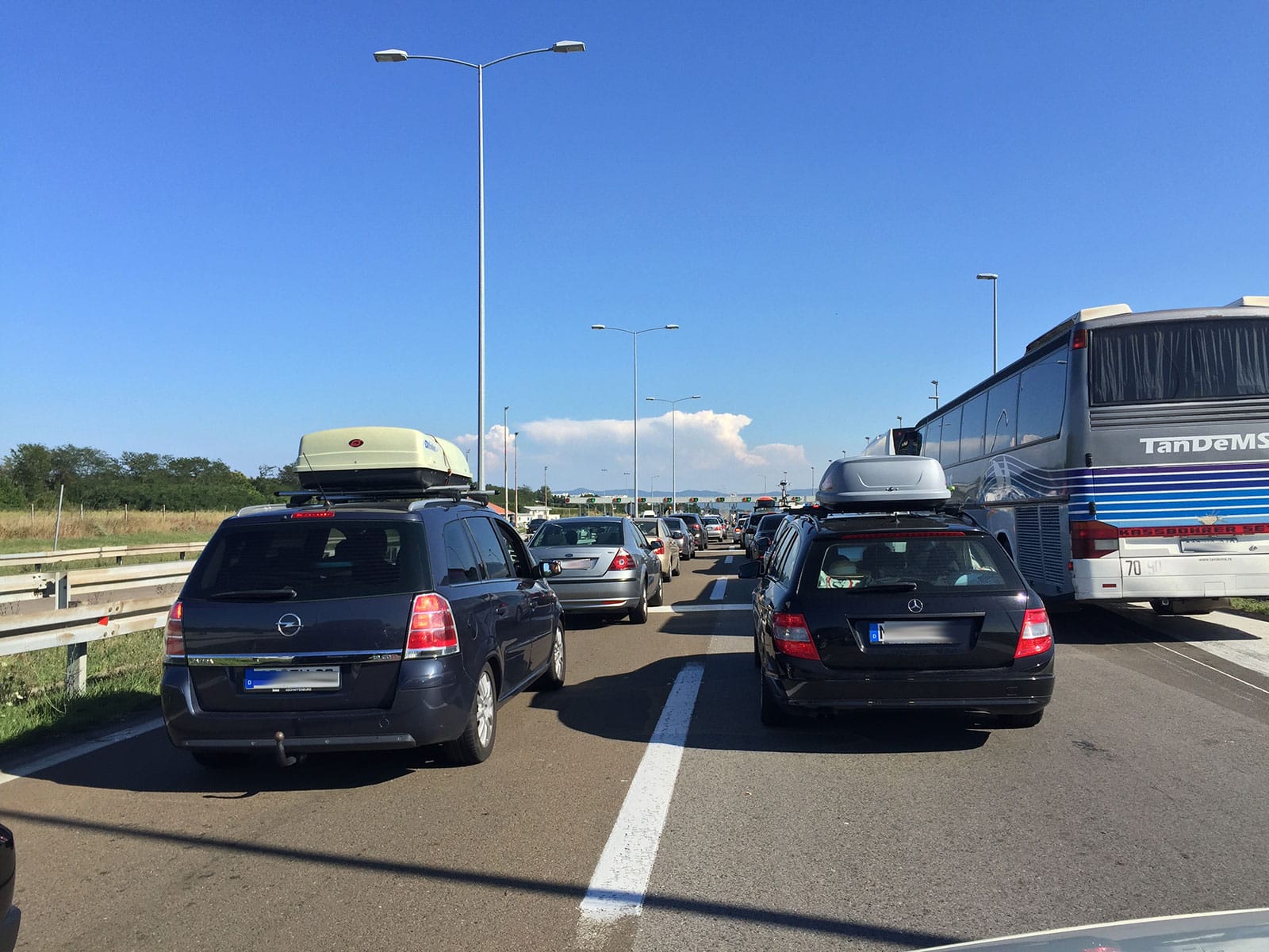 Gužve na granicama, čeka se i po 2 sata 1 Guzva na granici foto P Blagojevic JV