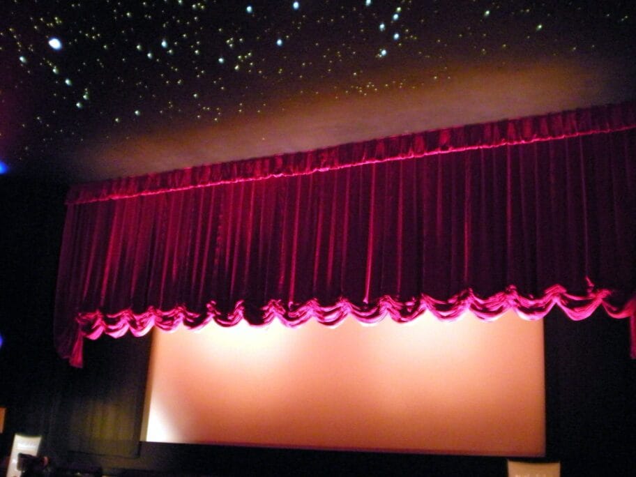 Zavesa pozoriste flickr zenmasterdod scaled