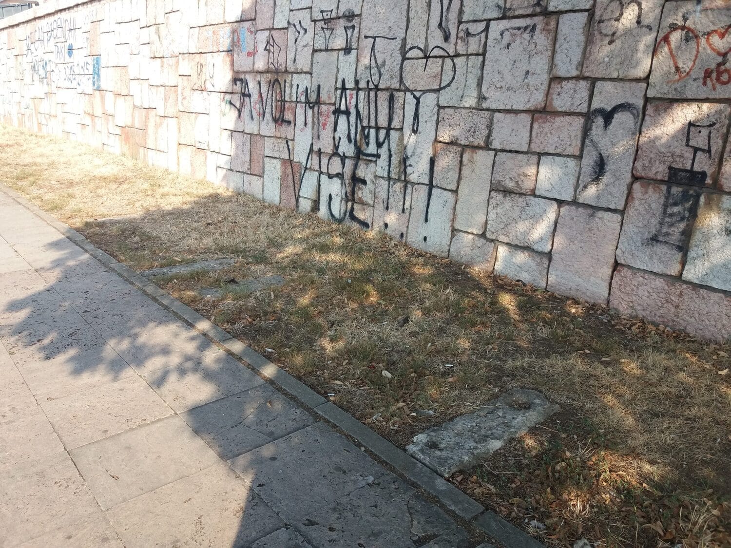 Nema klupe na keju B A scaled