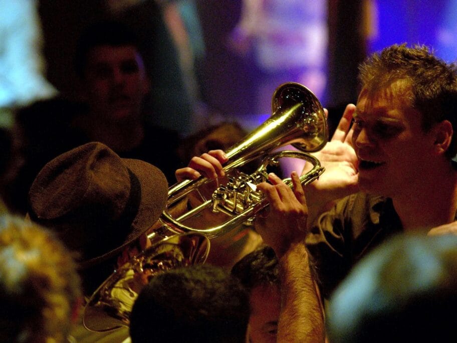 Svirka i igra uz romsku muziku na niškom amfiteatru 19 Truba Ilustracija Flickr NACH 1