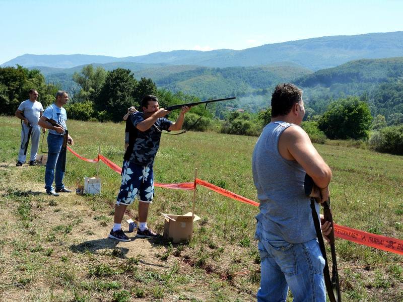 gadanje glinenih golubova svrljig foto aleksandar kostic