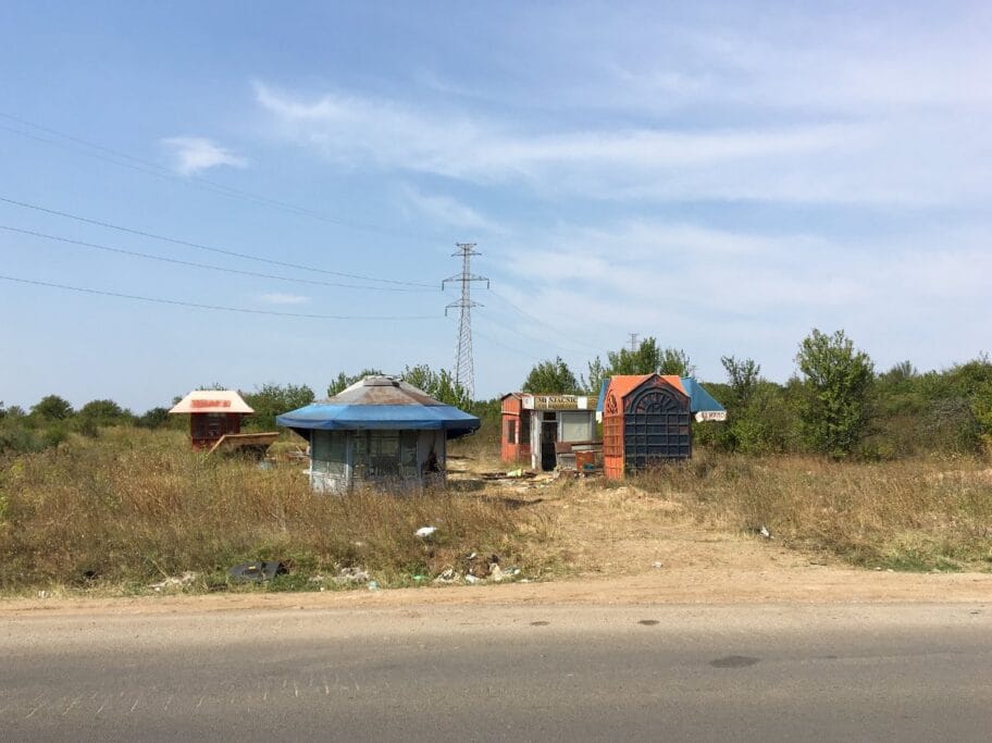 Foto-vest: Groblje trafika na Matejevačkom putu 1 trafike2 foto V O