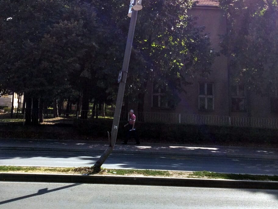 Oštećena svetiljka opasnost za Nišlije, popravka sledeće nedelje 9 bandera 1 foto citalac