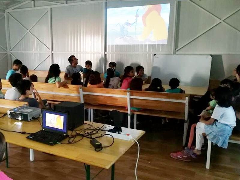 Kamp deca izbeglice foto i m