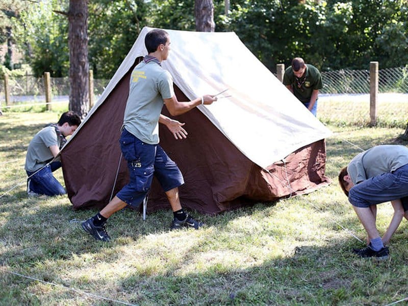 Podizanje satora takmicenje izvidjaci foto Savez izvidjaca Srbije