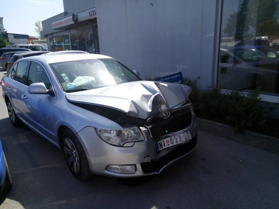 slupana skoda superb foto stefan markovic scaled