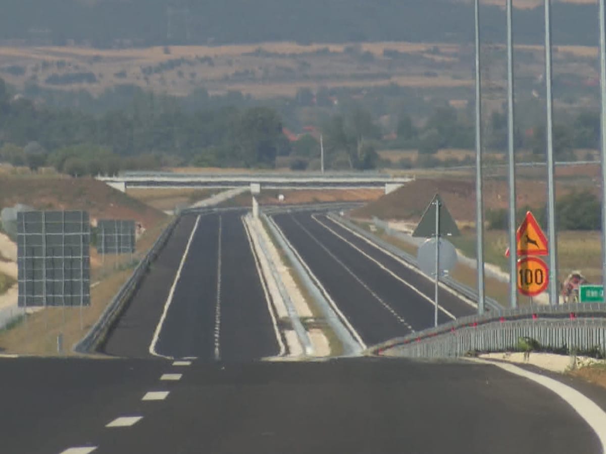 vucic-6-auto-put-foto-n.s