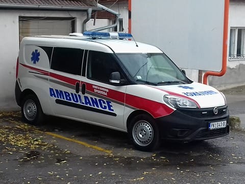 Bolnica kupila novo sanitetsko vozilo 20 novo sanitetsko vozilo1