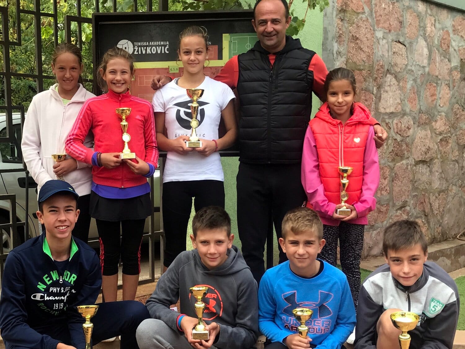 Mladi teniseri iz Niša ubedljivo najbolji u istočnoj Srbiji 1 Teniseri i teniserke do 12 godina foto Teniska akademija Zivkovic