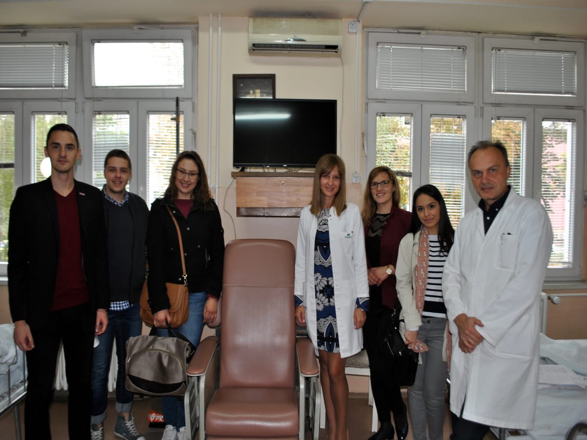 Rotarijanci poklonili televizor Klinici za onkologiju u Nišu 1 televizor foto rotarijanci