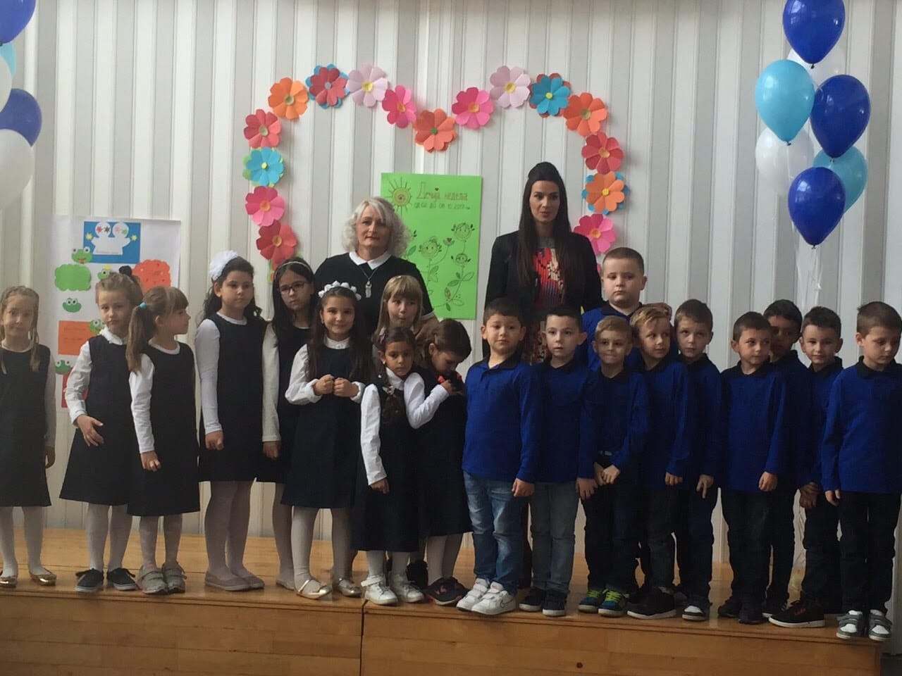 Djaci u uniformama foto M P