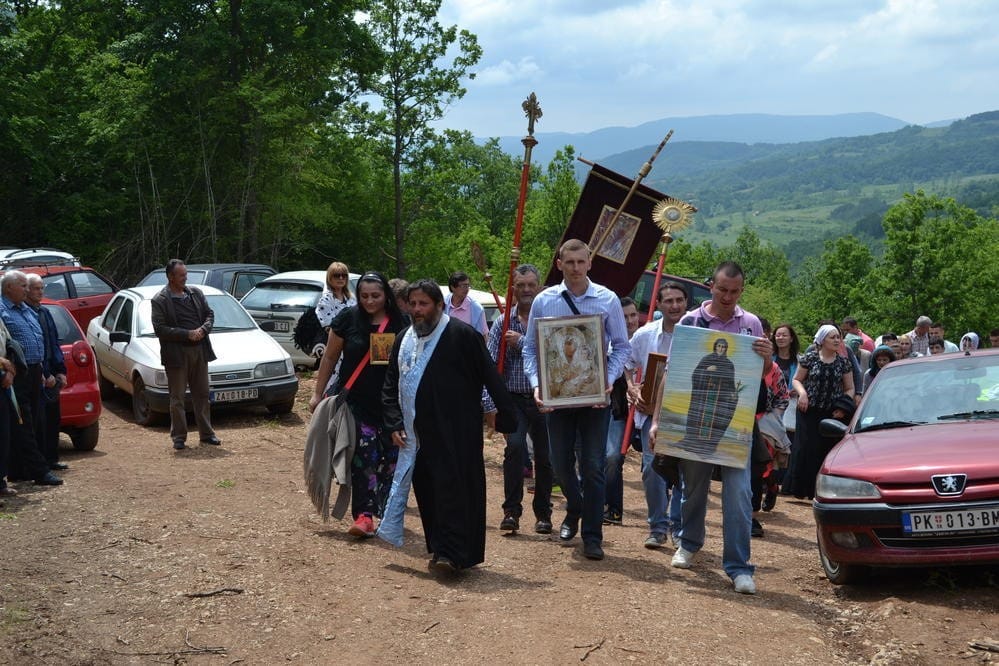 litija-stize-iz-pirkovačkog-u-spasovdanski-manastir---Copy