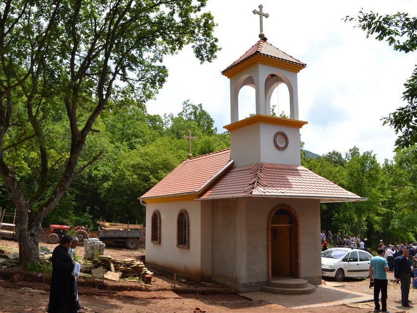 manastir tokom obnove nova crkva
