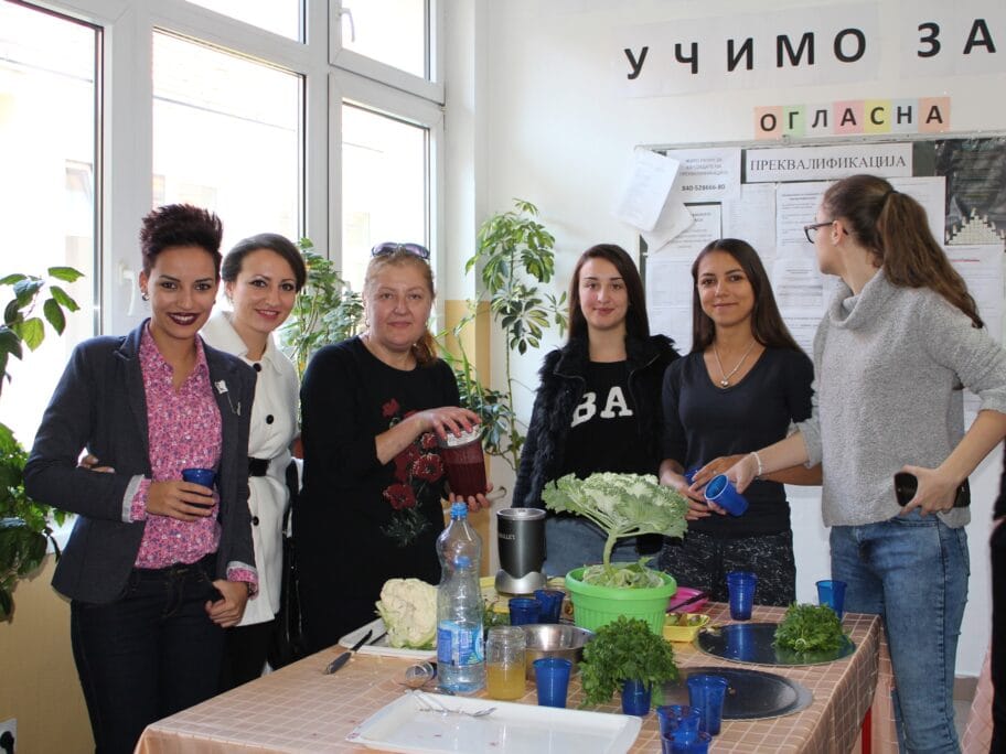 Ucenici i profesori pripremali smuti foto B A